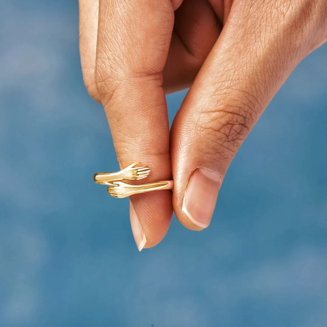 Size-adjustable hug ring