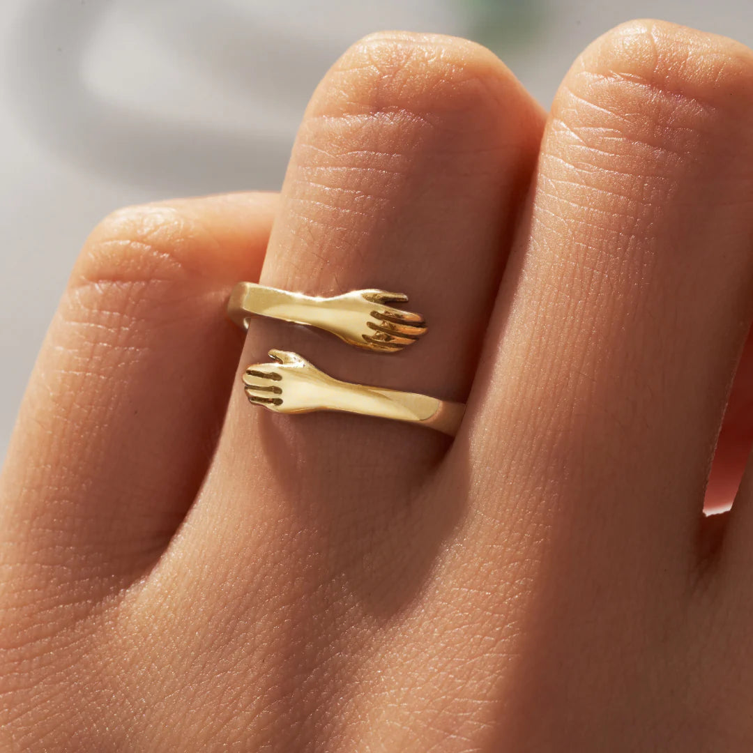 Size-adjustable hug ring