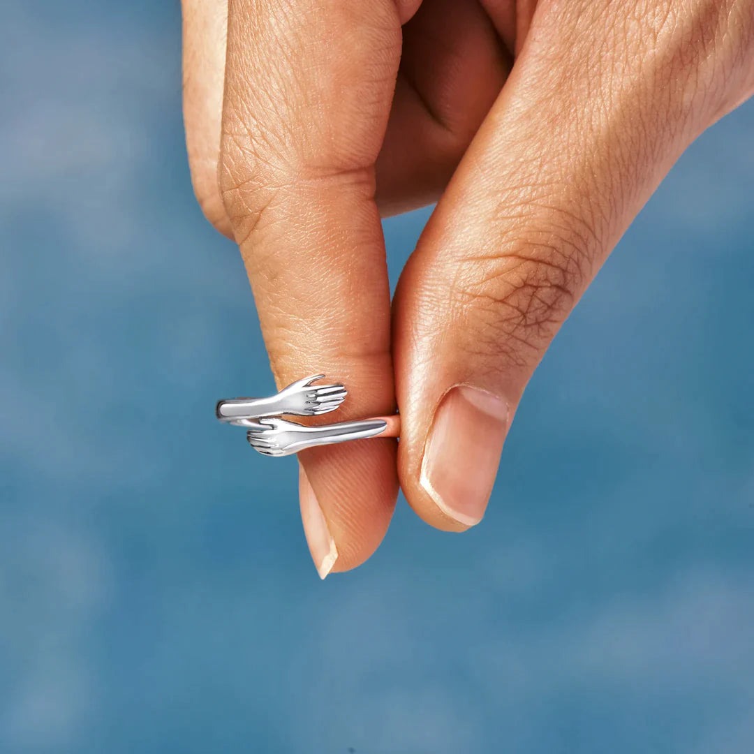 Size-adjustable hug ring
