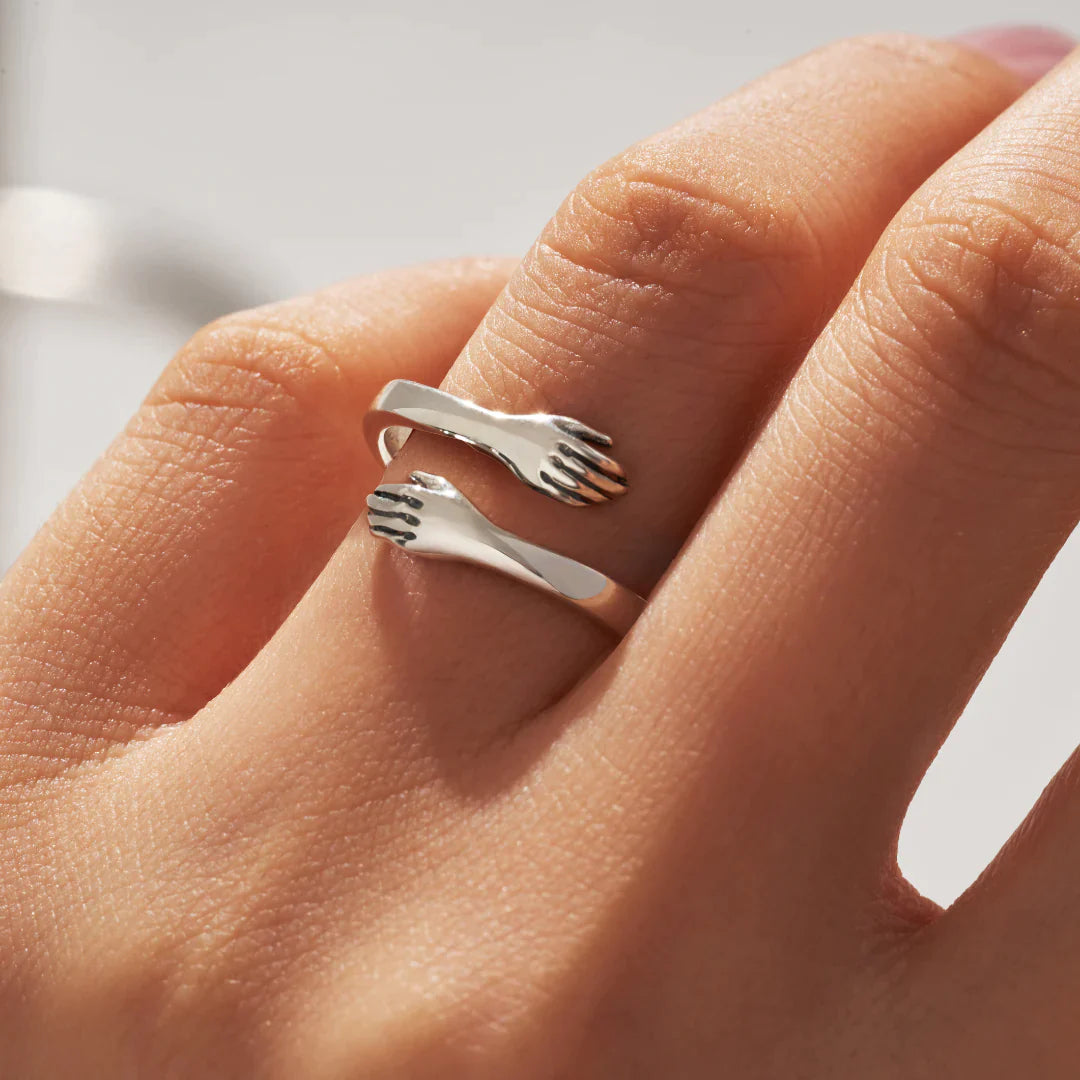 Size-adjustable hug ring
