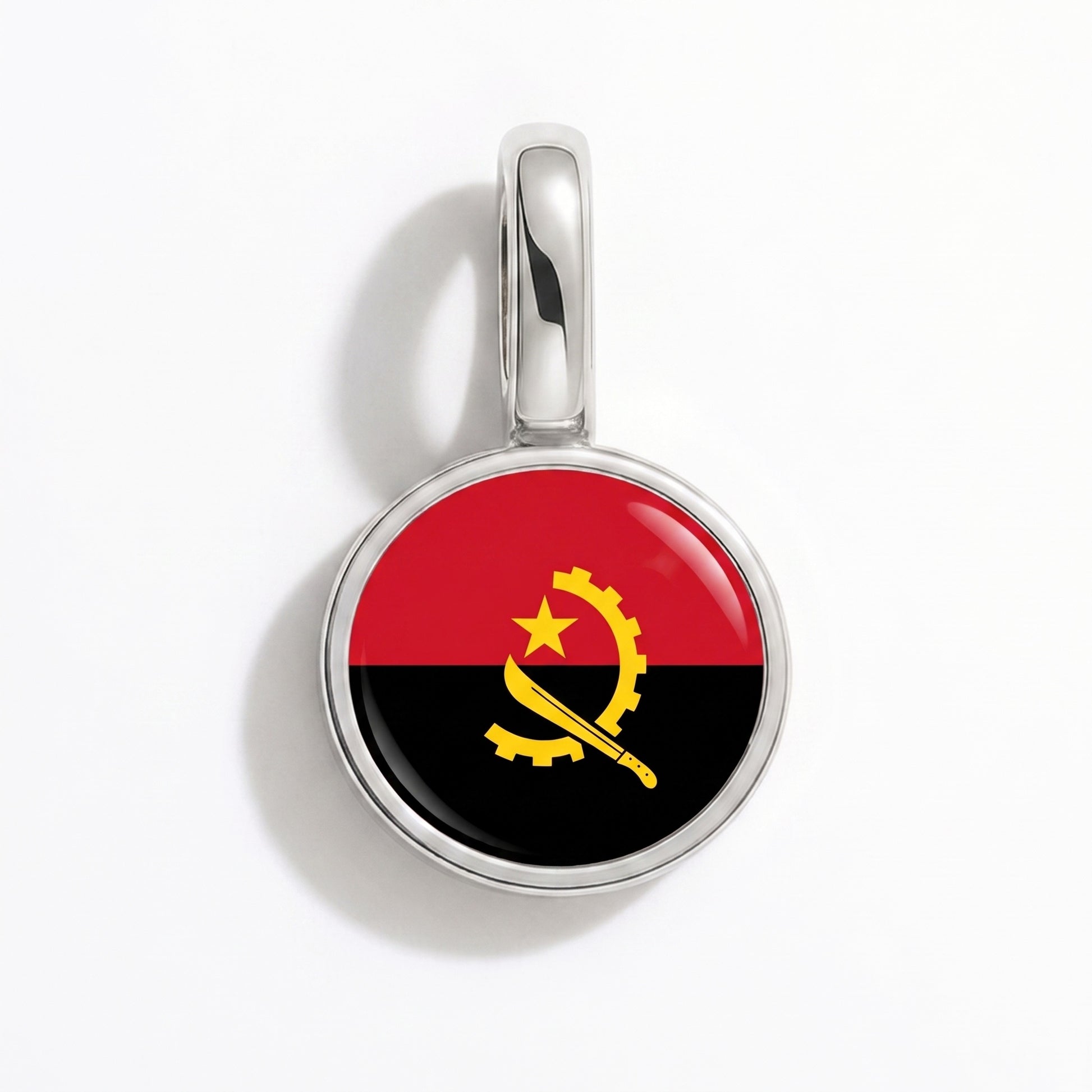 Angola Flagge – Charm Silber